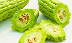 苦瓜要用沸水焯過后再吃